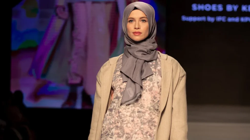 15 Koleksi Modest Fashion ‘Islam Nusantara’ dari Kain Perca Tampil di Rusia